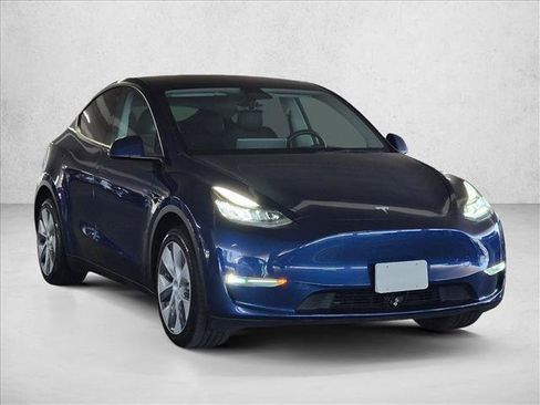 Used 2023 Tesla Model Y Long Range AWD/4WD image 3