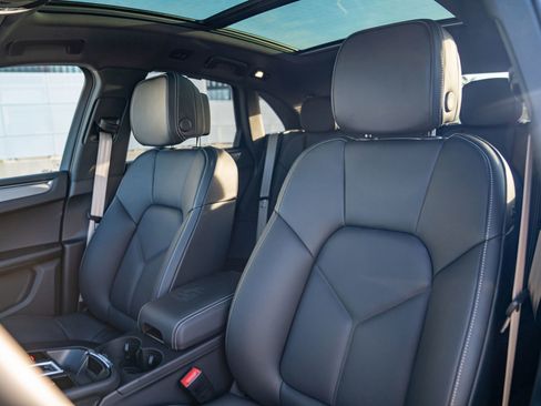 New 2026 Porsche Macan AWD/4WD image 5