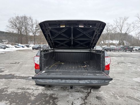Used 2020 Nissan Titan SV w/ SV Convenience Package image 32