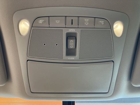 Used 2018 Nissan Murano S image 22