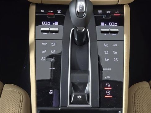 Certified 2025 Porsche Macan image 21