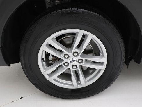 Used 2022 Ford Explorer XLT w/ Equipment Group 202A image 10