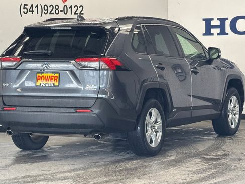 Used 2021 Toyota RAV4 XLE w/ Convenience Package image 3