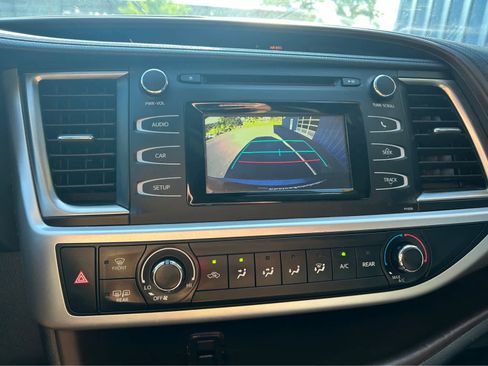 Used 2018 Toyota Highlander LE image 20