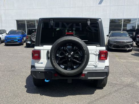 Used 2023 Jeep Wrangler Unlimited Sahara w/ Cold Weather Group AWD/4WD image 6