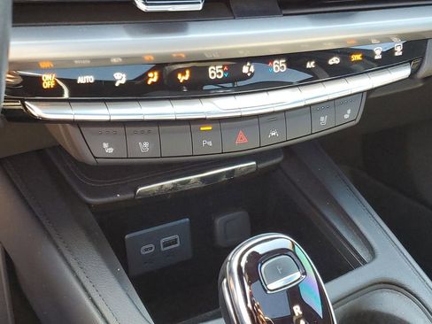 Used 2024 Cadillac XT4 Sport image 16