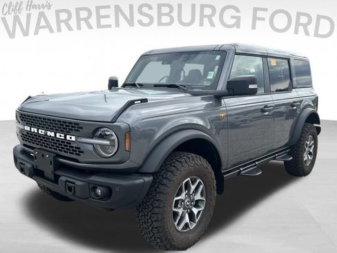 Used 2025 Ford Bronco Badlands AWD/4WD image 3