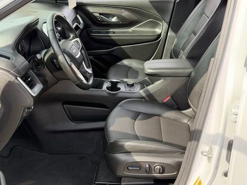 Used 2024 GMC Terrain SLT image 21