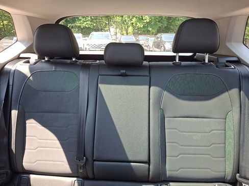 Certified 2025 Volkswagen Taos SE image 19