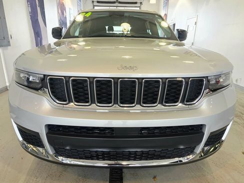 Used 2024 Jeep Grand Cherokee L Laredo AWD/4WD image 3