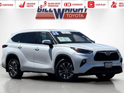 Certified 2025 Toyota Highlander XLE AWD/4WD image 1