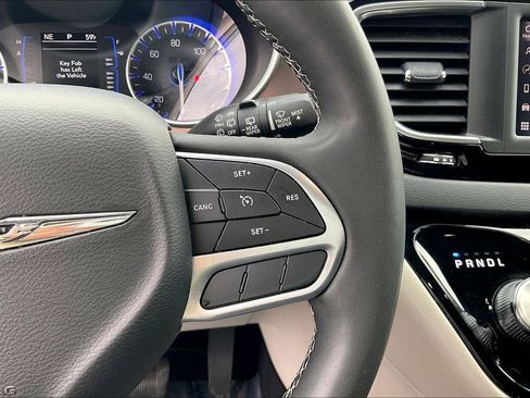 Used 2023 Chrysler Voyager LX image 14
