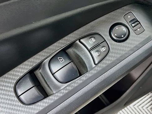 Used 2025 Nissan Altima 2.5 SV FWD image 16