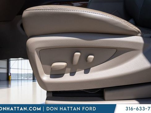 Used 2018 Chevrolet Tahoe Premier AWD/4WD image 19