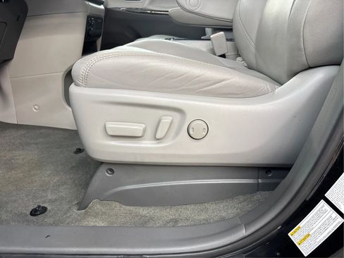 Used 2018 Toyota Sienna XLE w/ XLE Navigation Package AWD/4WD image 24