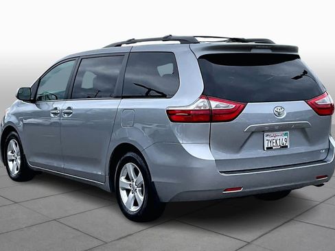 Used 2017 Toyota Sienna LE image 11