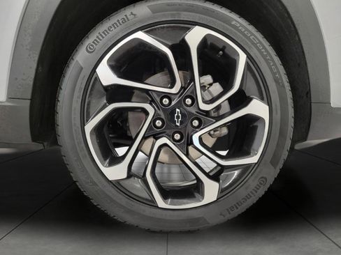Used 2024 Chevrolet Trax RS w/ Sunroof Package FWD image 4