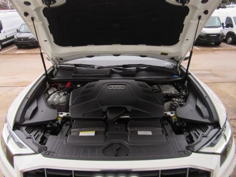 Used 2022 Audi Q8 Premium image 54