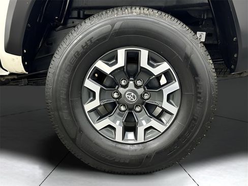 Used 2022 Toyota Tacoma TRD Off-Road image 21