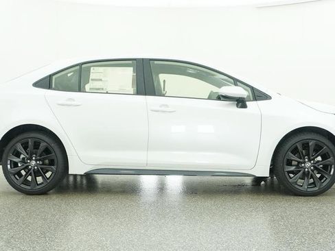 Used 2026 Toyota Corolla SE w/ SE Premium Package FWD image 13