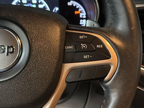 Used 2015 Jeep Grand Cherokee Limited w/ Luxury Group II AWD/4WD image 13