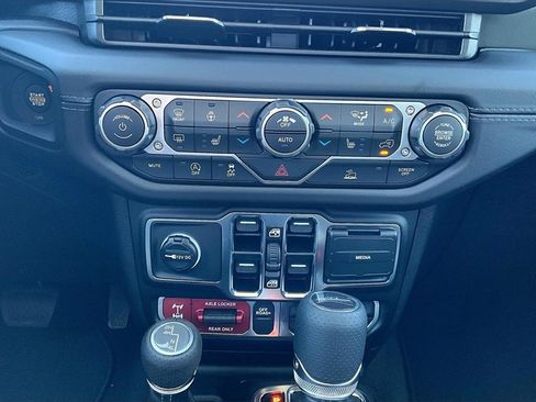 New 2025 Jeep Gladiator Mojave w/ Convenience Group image 25