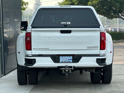 Used 2024 Chevrolet Silverado 3500 High Country w/ High Country Premium Package AWD/4WD image 4