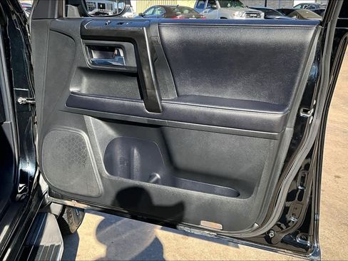 Used 2018 Toyota 4Runner TRD Off-Road Premium image 25