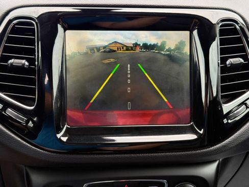 Used 2018 Jeep Compass Limited w/ Navigation Group image 26