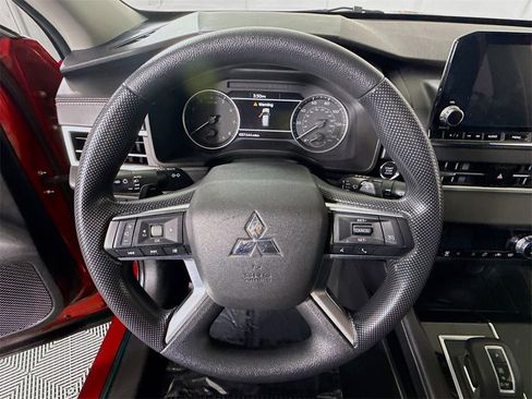 Used 2022 Mitsubishi Outlander ES image 19