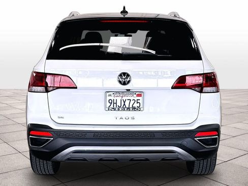 Used 2023 Volkswagen Taos SE w/ Panoramic Sunroof Package FWD image 8