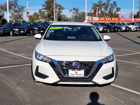 Used 2022 Nissan Sentra SV image 2