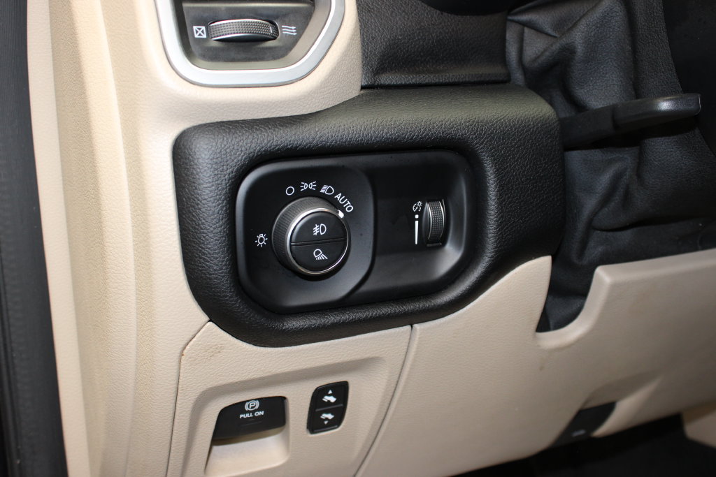 Used 2020 RAM 1500 Big Horn AWD/4WD image 18
