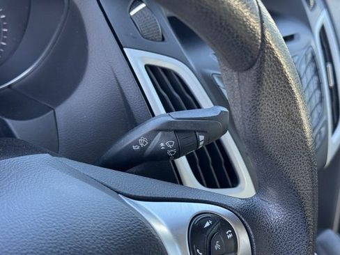 Used 2014 Ford Focus SE w/ SE Winter Package image 25