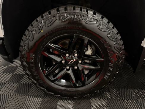 Used 2019 Chevrolet Silverado 1500 LT Trail Boss AWD/4WD image 12