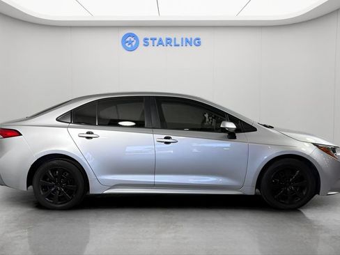 Used 2020 Toyota Corolla LE FWD image 11