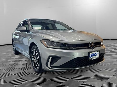 Used 2025 Volkswagen Jetta SE FWD image 7