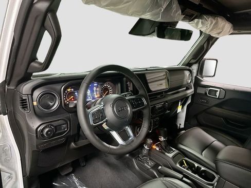 New 2026 Jeep Wrangler Unlimited Sahara AWD/4WD image 10