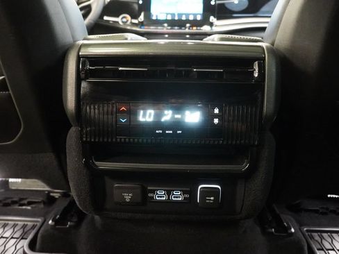 Used 2022 Jeep Wagoneer Series I w/ Premium Group I AWD/4WD image 28