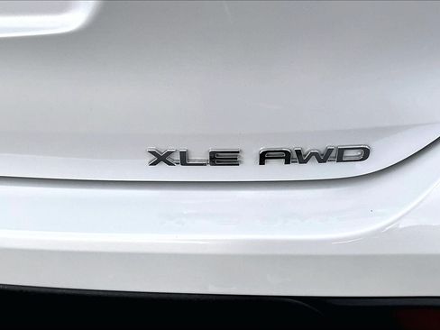 Used 2023 Toyota Highlander XLE AWD/4WD image 8