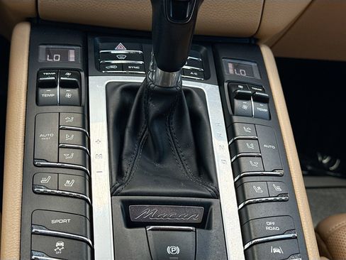 Used 2018 Porsche Macan AWD/4WD image 33