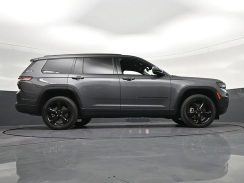 Used 2023 Jeep Grand Cherokee L Laredo RWD image 24