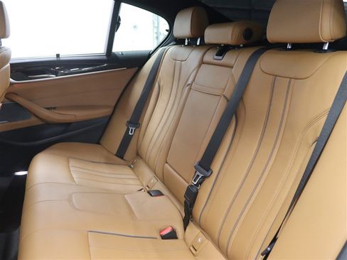 Used 2019 BMW M550i xDrive image 15