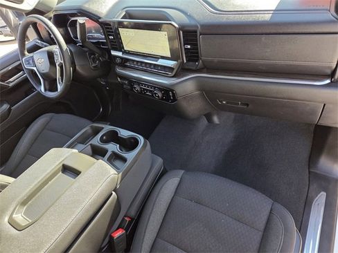 Used 2024 Chevrolet Silverado 2500 LT w/ Convenience Package image 16
