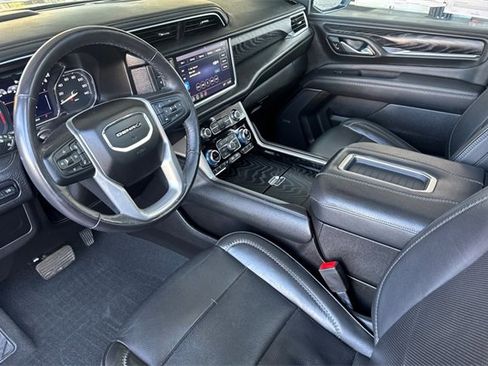 Used 2021 GMC Yukon XL Denali w/ Denali Premium Package image 10