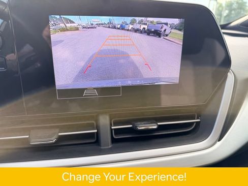 Used 2025 Chevrolet Trax RS w/ Sunroof Package FWD image 9