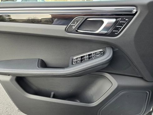 Used 2025 Porsche Macan image 20