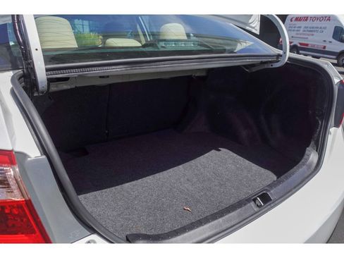 Used 2018 Toyota Corolla LE FWD image 22