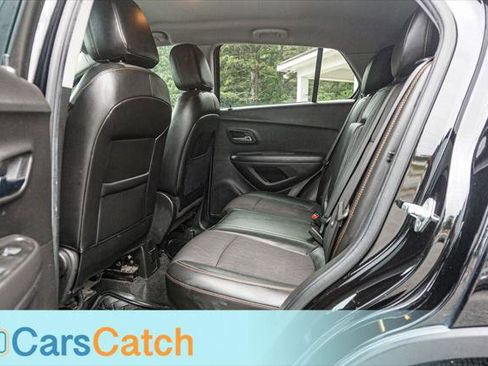 Used 2020 Chevrolet Trax LT w/ LT Convenience Package FWD image 21