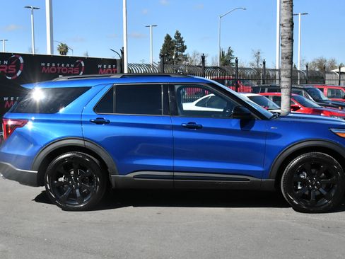 Used 2023 Ford Explorer ST-Line w/ Class IV Trailer Tow Package image 9